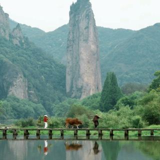 Jinyun Xiandu | A 24-Hour Retreat in a Sea of Green