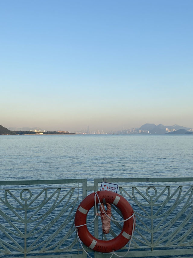 愉景灣酒店 香港唯一的海邊玻璃三角教堂