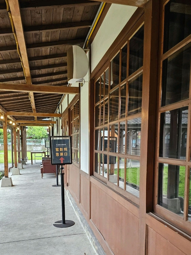 古蹟裡看電影，重溫老時光的〔花蓮鐵道電影院〕🎬