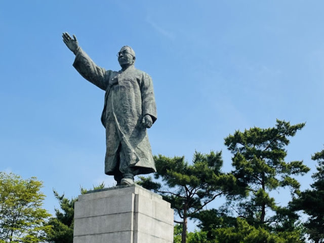 Namsan Baekbeom Square: A Historical and Scenic Urban Oasis