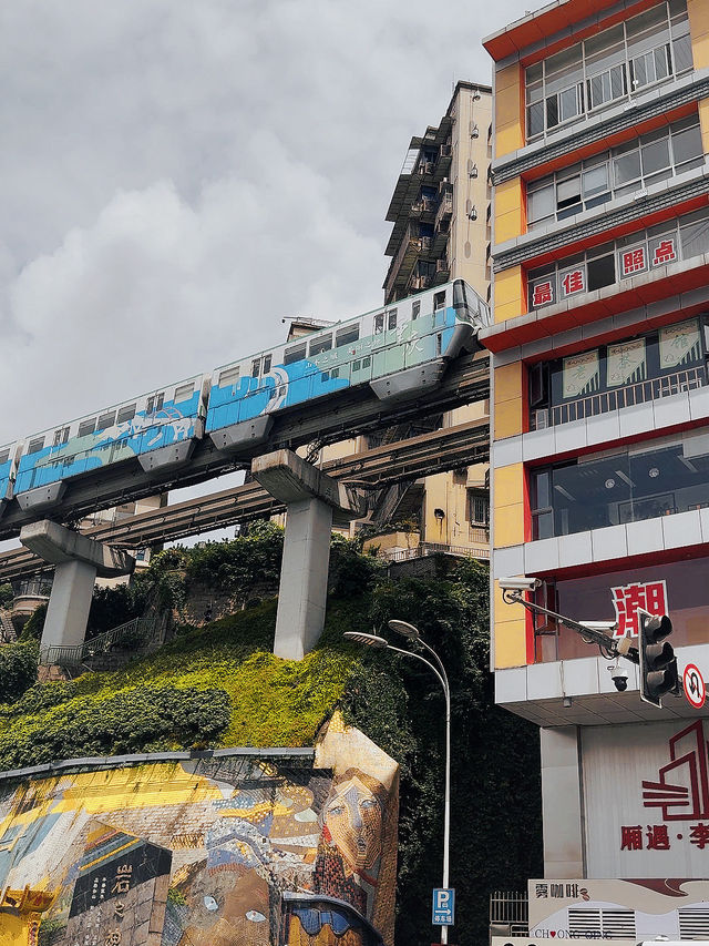 Liziba Station รถไฟทะลุตึก ฉงชิ่ง