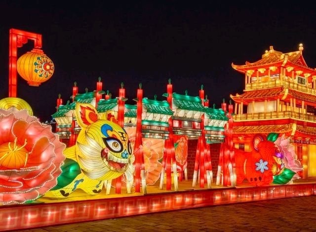แสดงไฟแสงสีบนกำแพงเมืองโบราณต้าถง