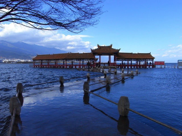 Dali → [Ancient City, Erhai Lake, Cangshan]