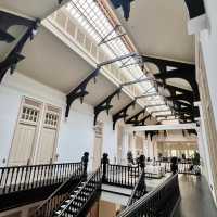 Raffles Hotel Singapore: An Icon of Luxury & History! 🥂🇸🇬✨
