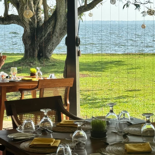 Living Inside a Masterpiece: A Geoffrey Bawa Designed Sea-View Hotel in Sri Lanka! 🌴 architect.