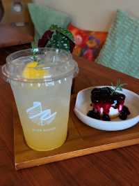 คาเฟ่ในสวนสไตล์ญี่ปุ่นในชนบทโอบล้อมไปด้วยธรรมชาติ