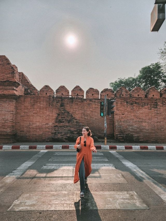 Strolling Through Time at Tha Phae Gate, Chiang Mai 🏯
