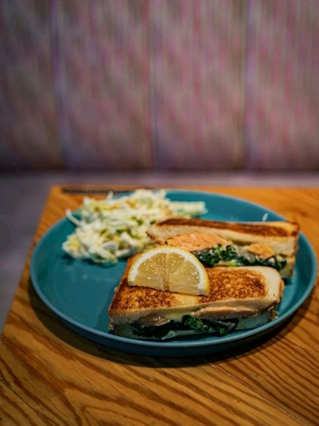 Laundry & Cafe Tokyo