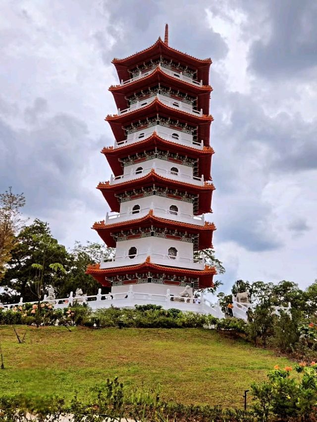 🏯🌸 Chinese Garden Singapore – A Peaceful Escape You’ll Love! 🌳✨