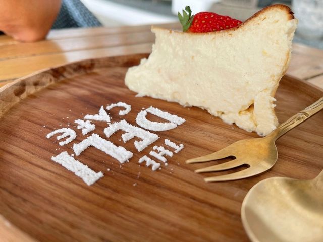The Deli Cafe** Eden Beach Khao Lak 