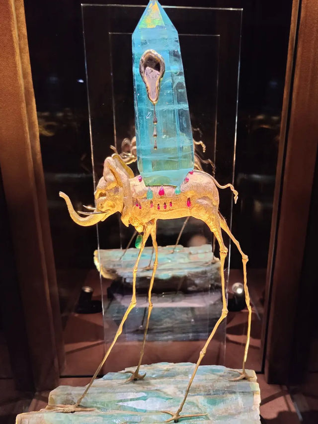 【夢と狂気のアート空間】ダリ劇場美術館で非現実を旅する体験✨ 