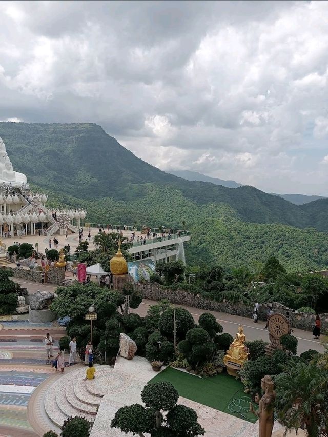 วัดพระธาตุผาซ่อนแก้ว