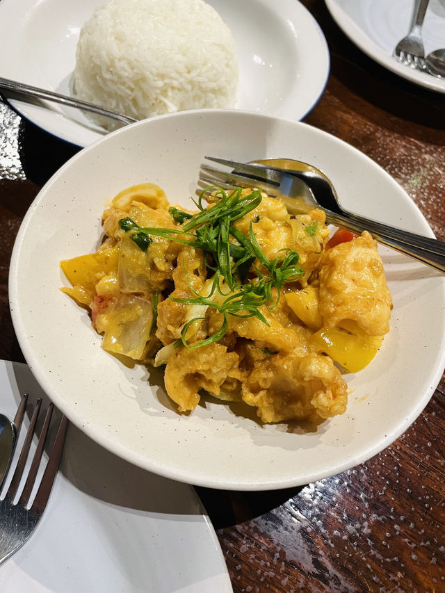 曼谷最浮誇疏乎厘蛋飯：Sam Lor 米其林推薦流心炸蛋飯