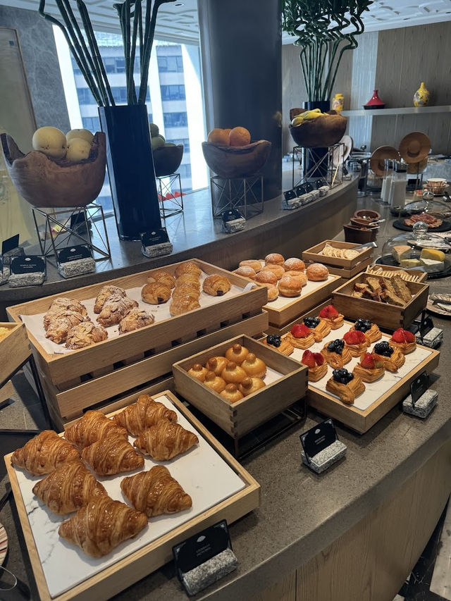 Mandarin Oriental Hong Kong, Timeless Luxury in the Heart of Central