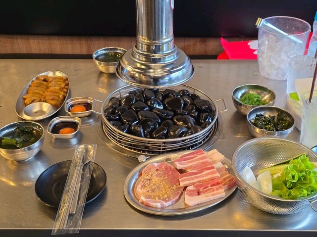 ย่างหมูบนเตาหิน เพิ่มอรรถรสในการกินปิ้งย่าง