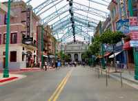 Hollywood Glamour at Universal Studios Singapore!