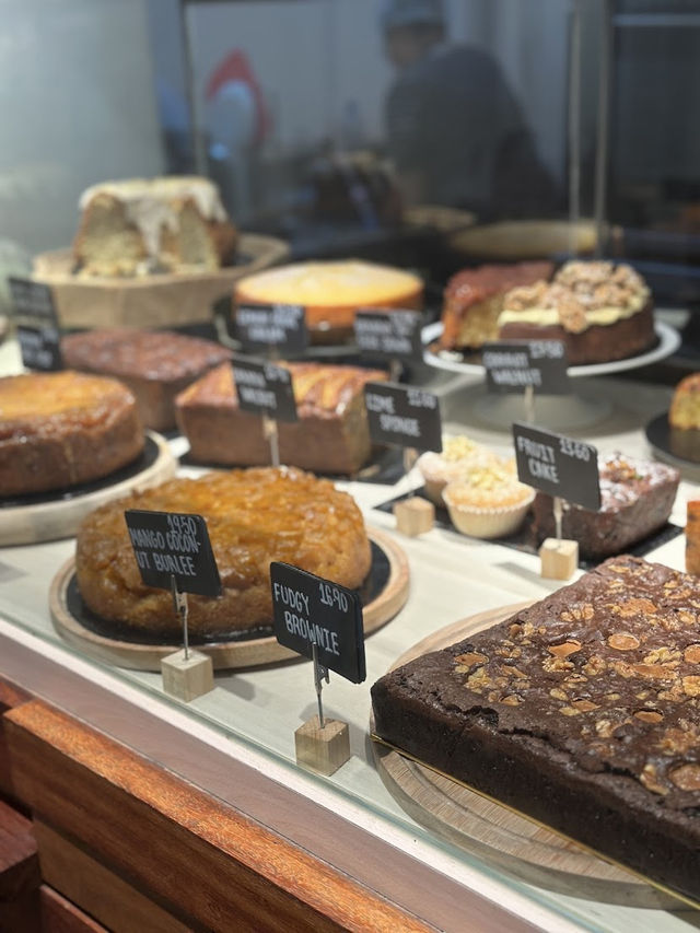 The Mugshot Cafe Bagels, Brews & Heritage Vibes in George Town