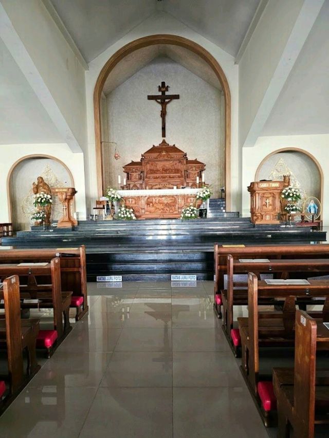 Gereja Katolik St. Marinus Yohanes Gereja Katolik St. Marinus Yohanes