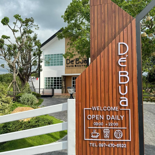 🌿☕ De’Bua Cafe – คาเฟ่สุดร่มรื่นใจกลางเมืองสตูล 🏞