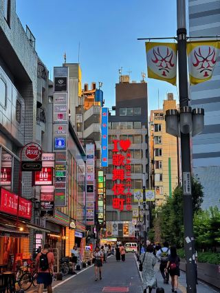 🌆 Shinjuku Adventure Under RM150 – Neon, Noodles & Night Views!