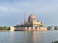 📍KL to Putrajaya Pink Mosque — Best Travel Hack 🕌