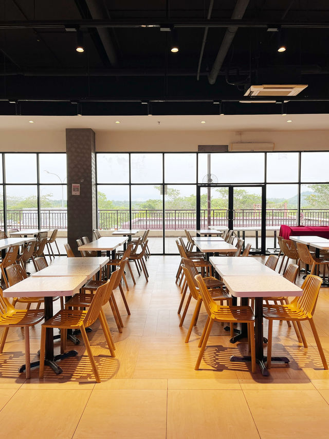 旅の途中でグルメ探検！Food Districtで世界を味わう