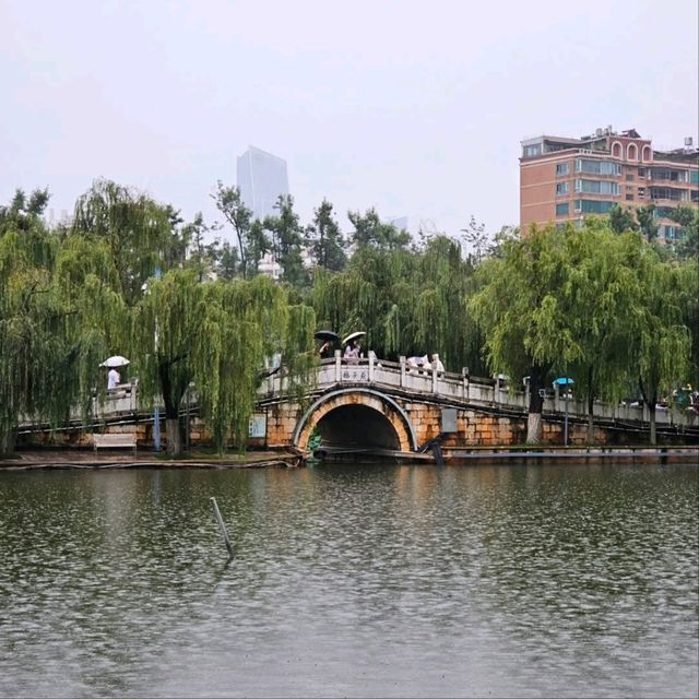 Chilling Out at Cuihu Park, Kunming City