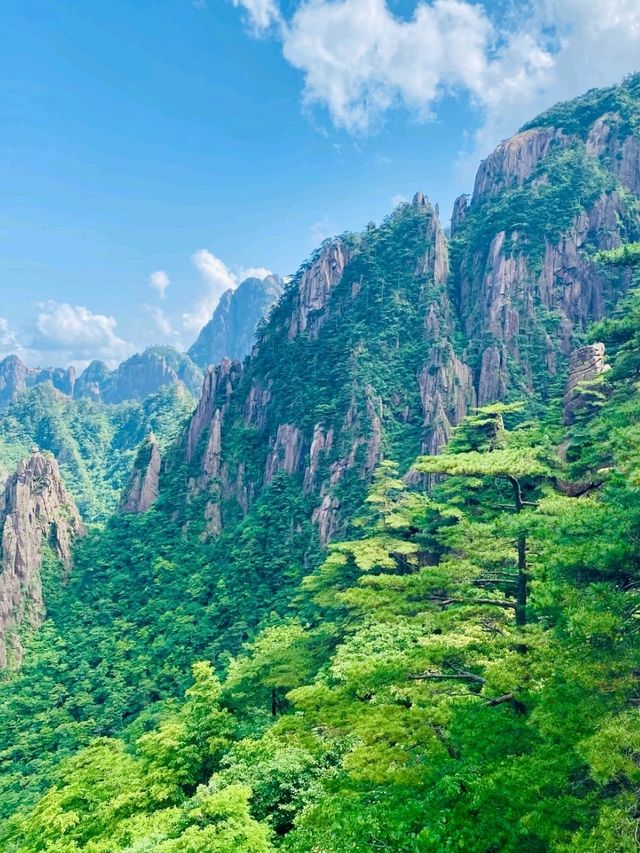 Huangshan – Where the Gods Painted with Clouds