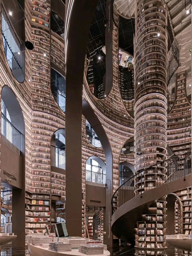 Beyond the Pages: Why Zhongshuge Captivates Readers and Travelers Alike