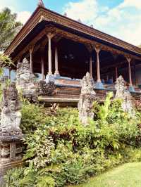 *Ubud Palace: The Heartbeat of Bali’s Royal Heritage** 👑✨