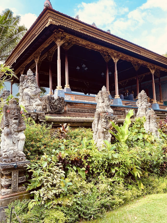 *Ubud Palace: The Heartbeat of Bali’s Royal Heritage** 👑✨   *Ubud Palace: The Heartbeat of Bali’s Royal Heritage** 👑✨