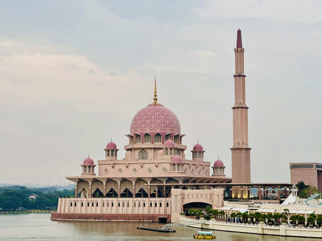 Masjid Putra, Putrajaya – Malaysia’s Pink Jewel  Masjid Putra, Putrajaya – Malaysia’s Pink Jewel