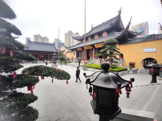 วัดพระหยกขาว Jade Buddha Temple
