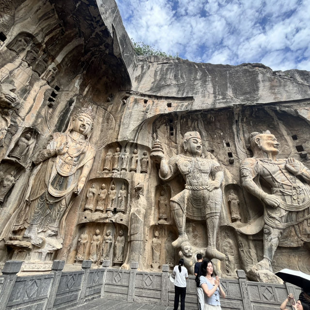 🪨 Longmen Grottoes — A Thousand Buddhas by the River
