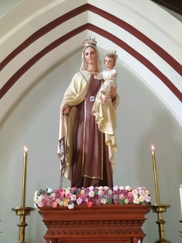 ⛪Charming Inner City Catholic Church⛪