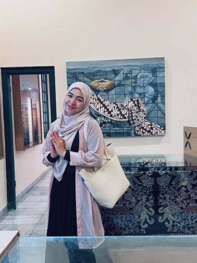 Batik, identitas dan warisan bangsa.
