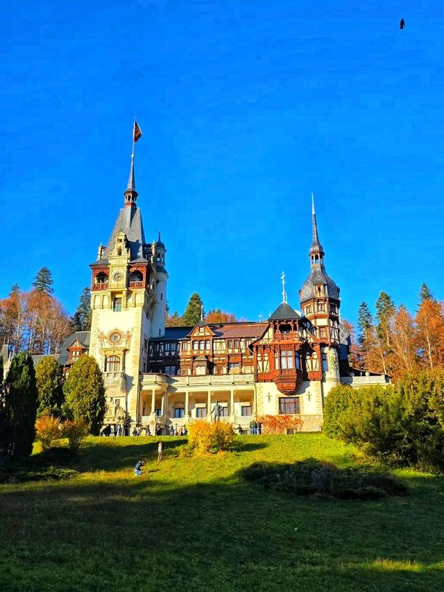 🏰 Where Royal Dreams Meet the Mountains – Discover Peleș Castle