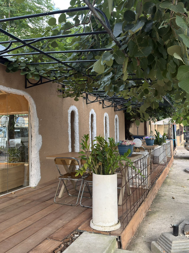 Royce Café – Your Chill Hideaway in Toul Kork ✨☕