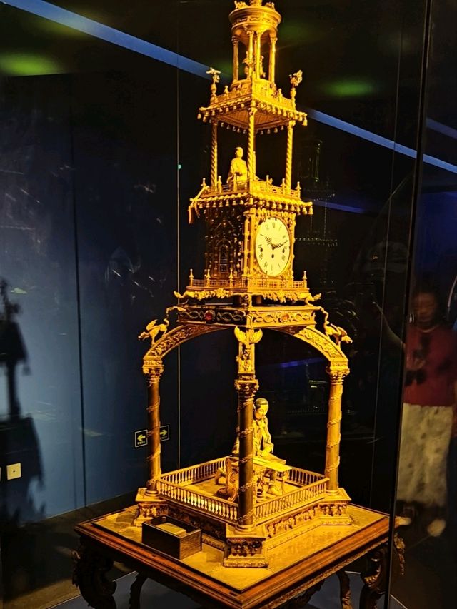Golden Timepieces at the Palace Museum’s Gallery of Clocks ⏰✨
