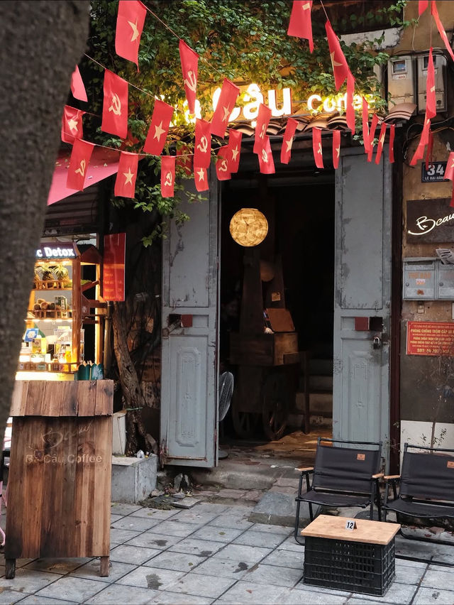 Ba Cậu Café – A Cozy Hidden Spot Inside an Old Hanoi House Ba Cậu Café – A Cozy Hidden Spot Inside an Old Hanoi House