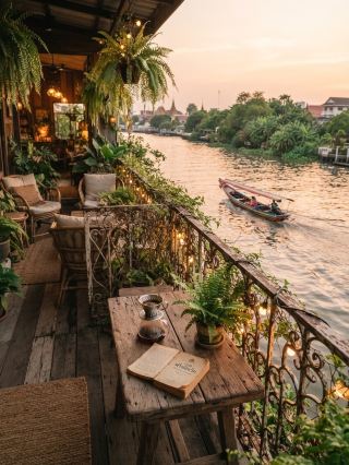 ✨ What's so great about Thonburi? Here are some classic riverside chill-out spots that are good for the soul 🌅✨