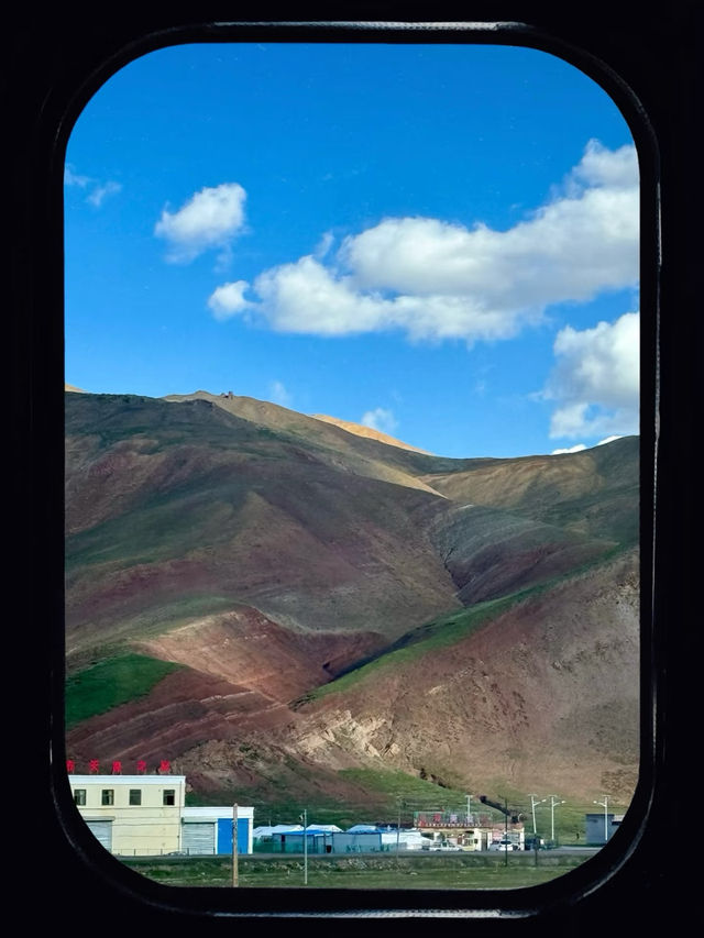 穿越雲端之旅：青藏鐵路上的壯麗風光