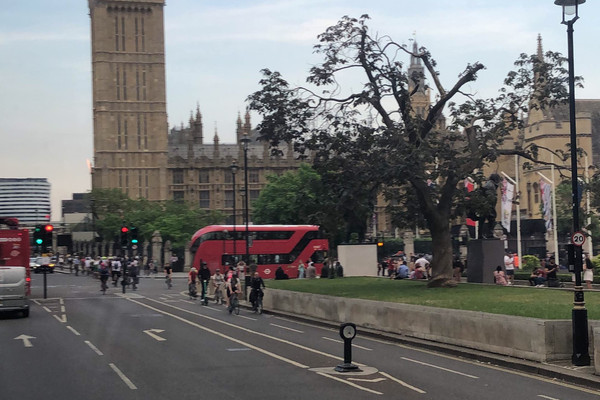 ロンドンバスビッグベン レッドのビッグベンロンドンイングランドのバス - 英国 ロンドン