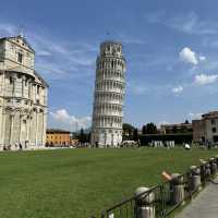 The Leaning Tower of Pisa : Effortlessly Tilted