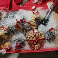 Holiday Sweets: Cookies, Cannoli, and Profiteroles! 