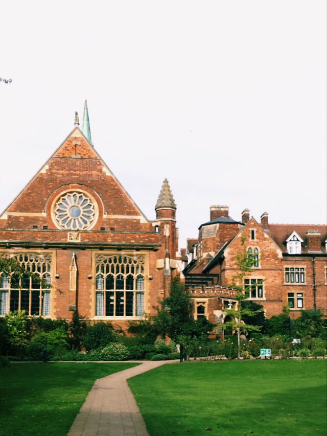 Cambridge College Tour: A Walk Through History & Prestige 🎓🏛️
