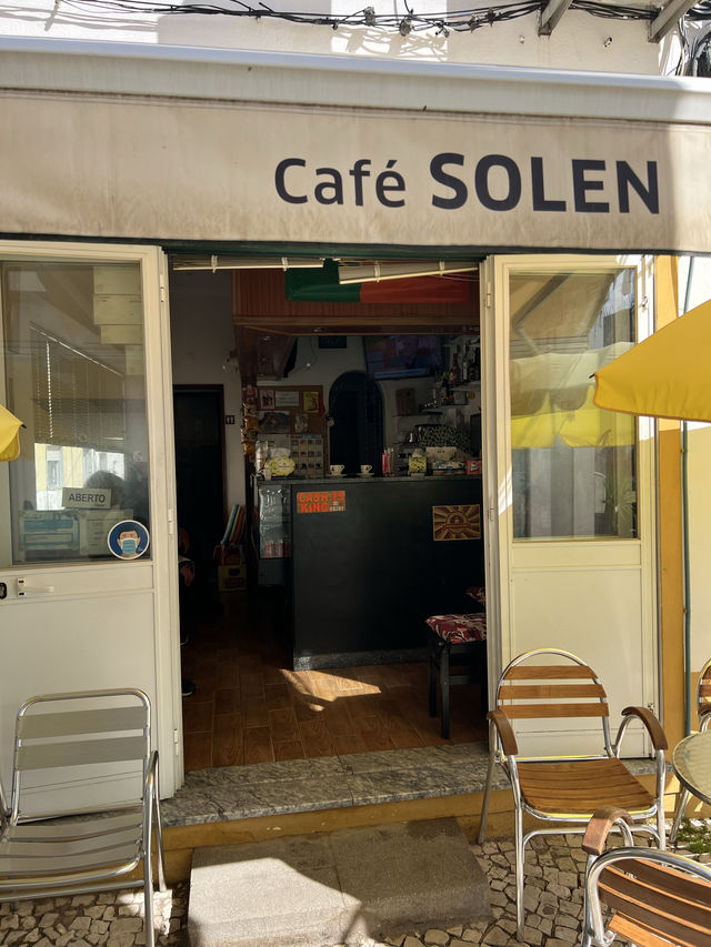 🇵🇹 노란 파라솔이 예쁜 카페