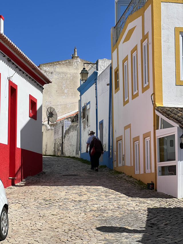 🇵🇹 노란 파라솔이 예쁜 카페