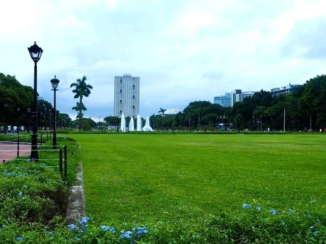 Rizal Park Manila: Popular Park in Ermita