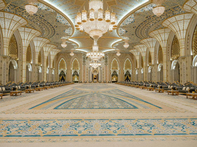 The Timeless Beauty of Oman’s Grand Mosques 🕌